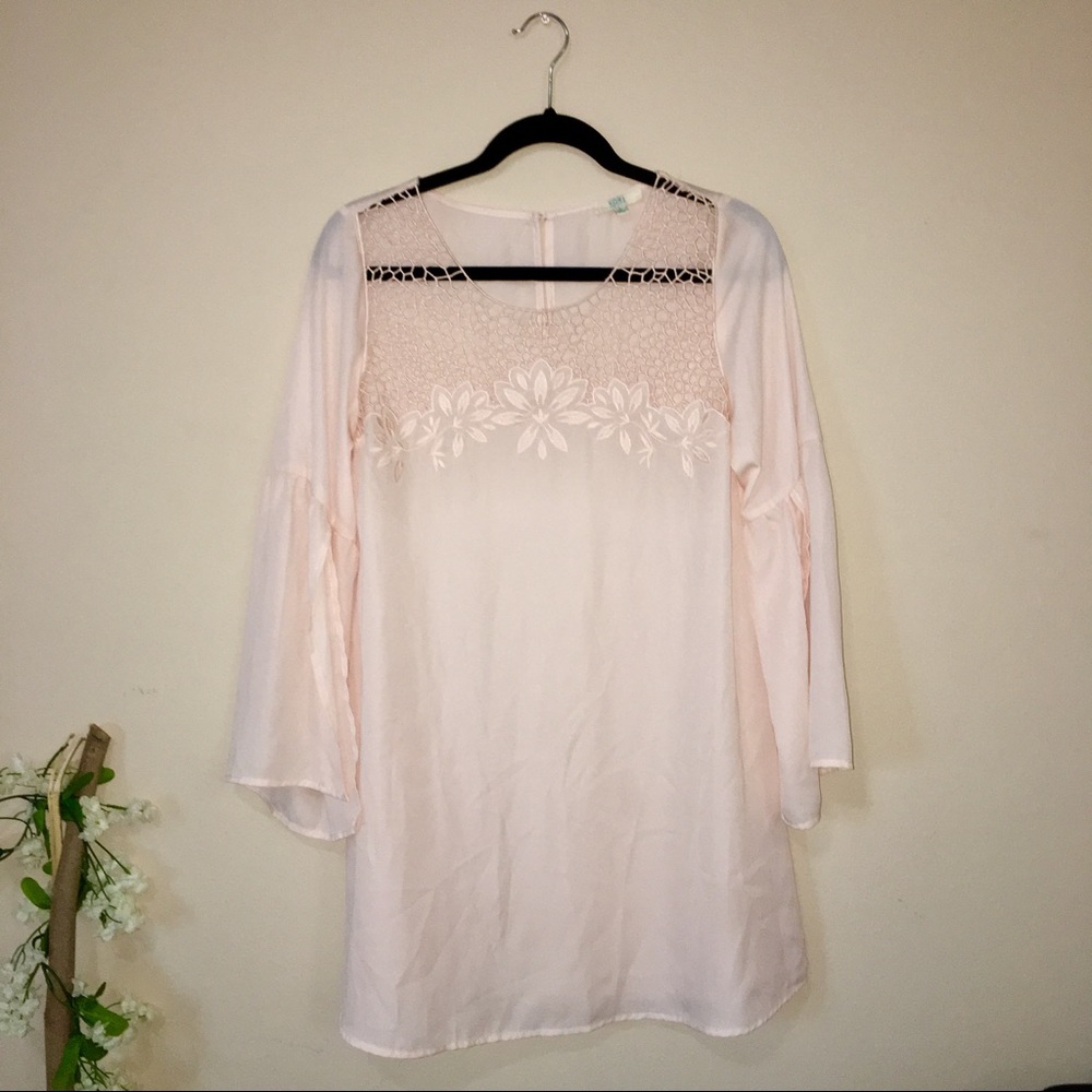 ❤️ Francesca's Blush Pink Flowy Dress